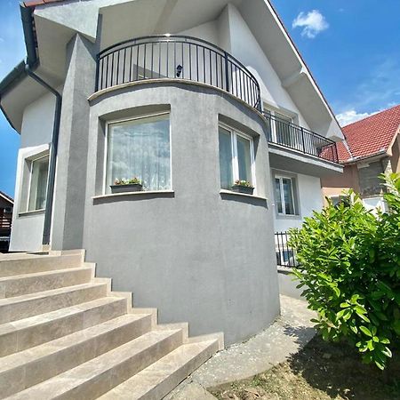 Anca'S Home Орадеа Екстериор снимка
