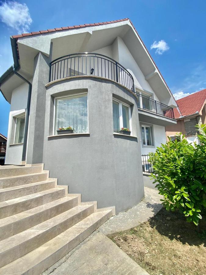 Anca'S Home Орадеа Екстериор снимка